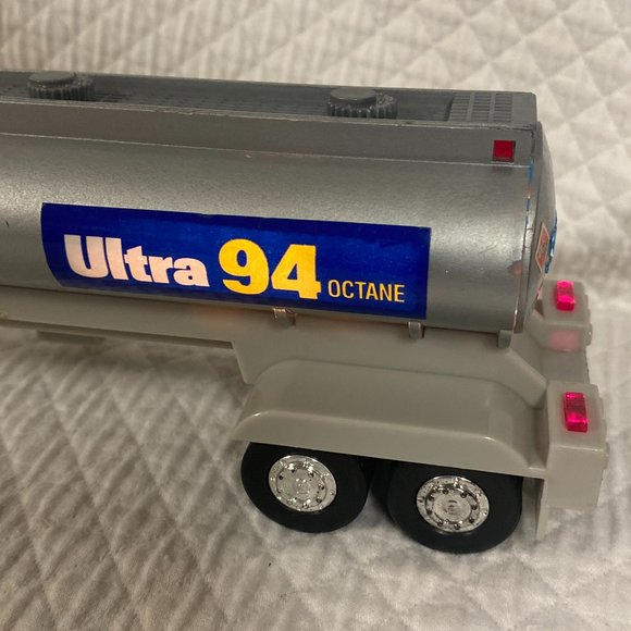 1994 Sunoco “Horn & Back-up alarm sounds” Tanker Truck, with running lights - Picture 6 of 15